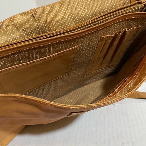 Kenneth Cole Unisex Brown leather messenger bag - Picture 13 of 13